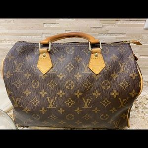 Louis Vuitton- Speedy 30. $900.00